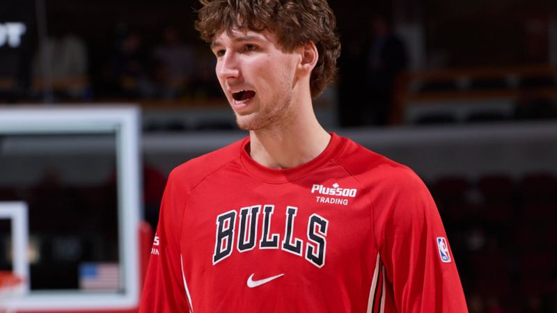 Chicago Bulls Watch Warmups Pass