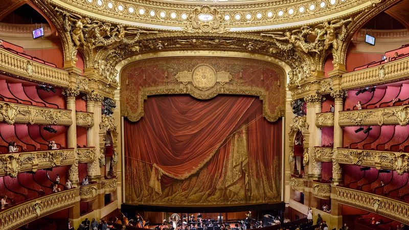 Opera Festival of Chicago presets La Boheme