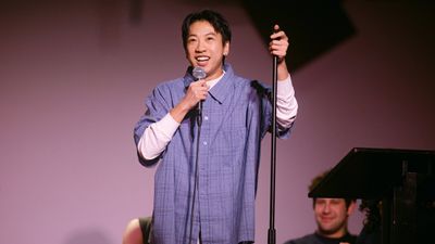 James Tom Goes on a Mini-Tour, Casual Style